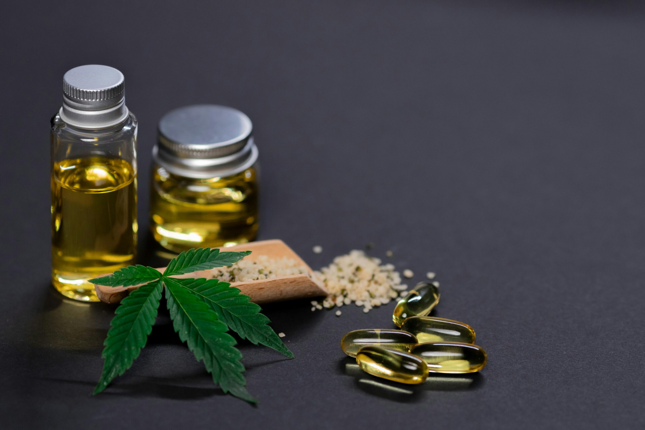 You are currently viewing What Are Natural Dietary Supplements and How Do They Differ from Synthetic Ones?